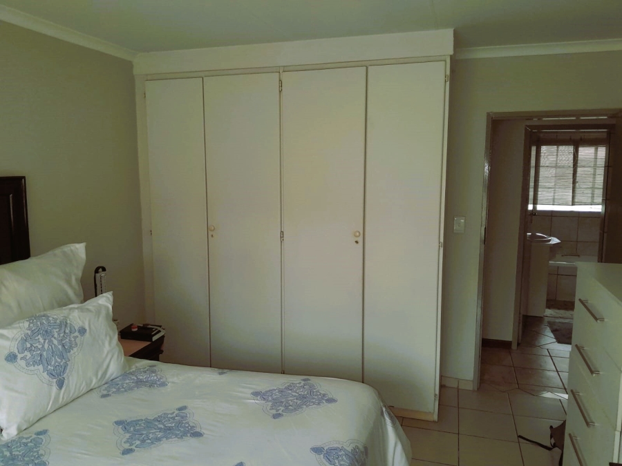 2 Bedroom Property for Sale in La Montagne Gauteng