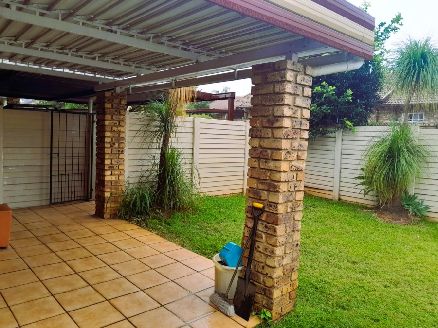 2 Bedroom Property for Sale in La Montagne Gauteng
