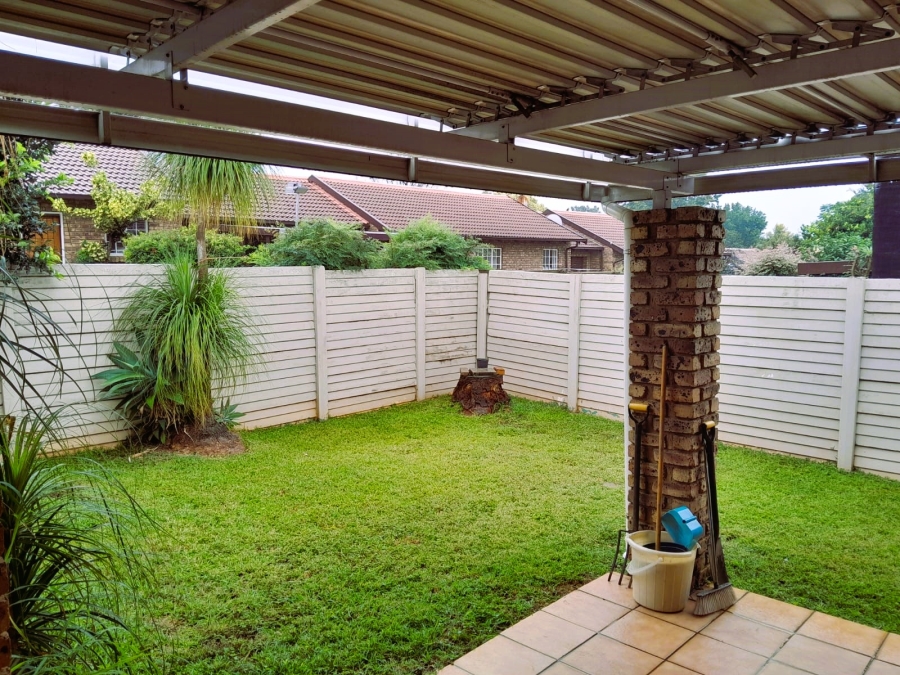 2 Bedroom Property for Sale in La Montagne Gauteng