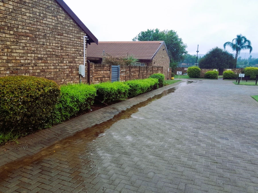 2 Bedroom Property for Sale in La Montagne Gauteng