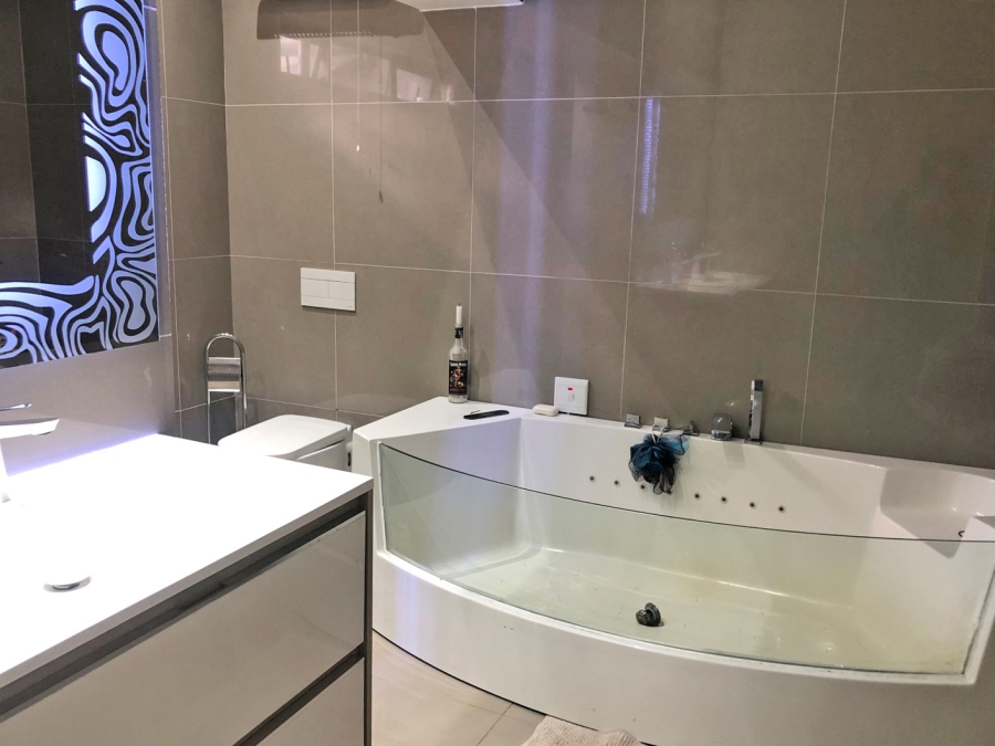 To Let 4 Bedroom Property for Rent in Sandringham Gauteng