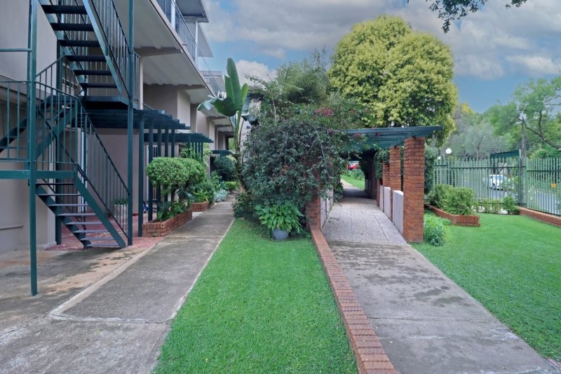 1 Bedroom Property for Sale in Robindale Gauteng