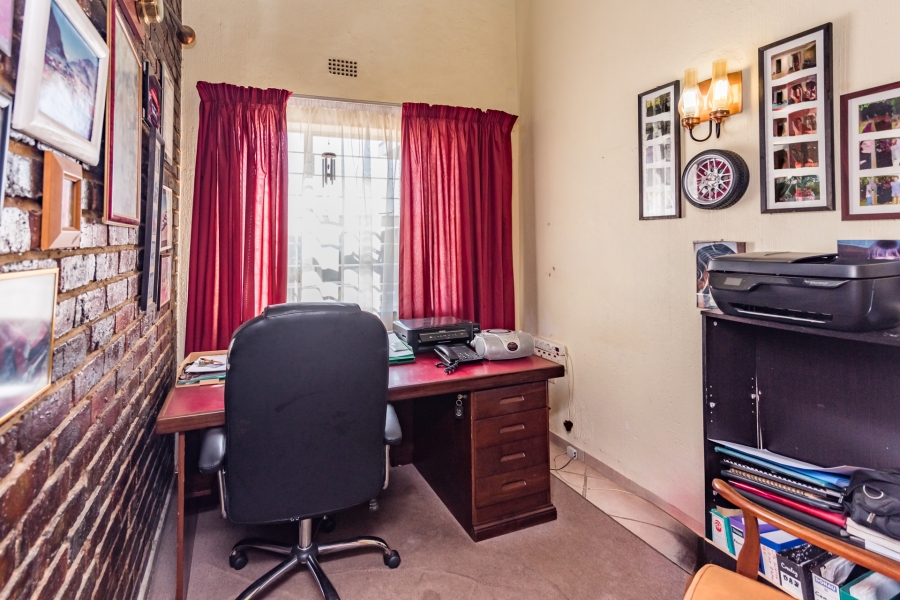 4 Bedroom Property for Sale in Roodekrans Gauteng