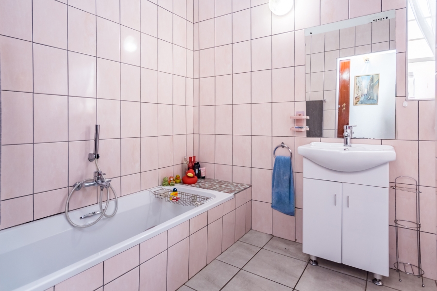 4 Bedroom Property for Sale in Roodekrans Gauteng