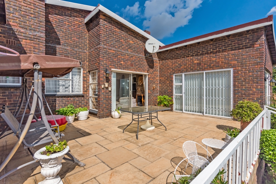 4 Bedroom Property for Sale in Roodekrans Gauteng