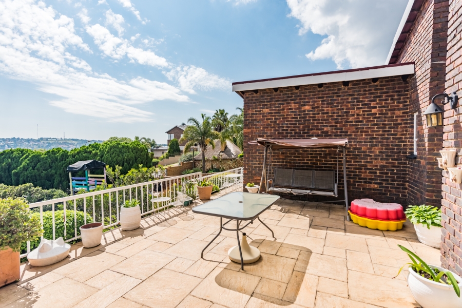 4 Bedroom Property for Sale in Roodekrans Gauteng
