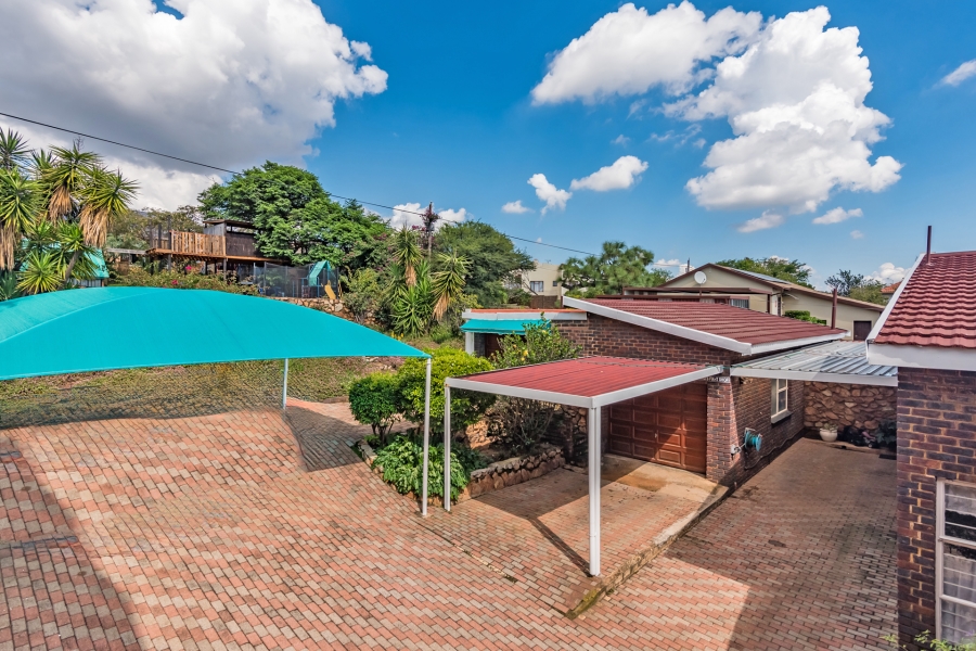 4 Bedroom Property for Sale in Roodekrans Gauteng