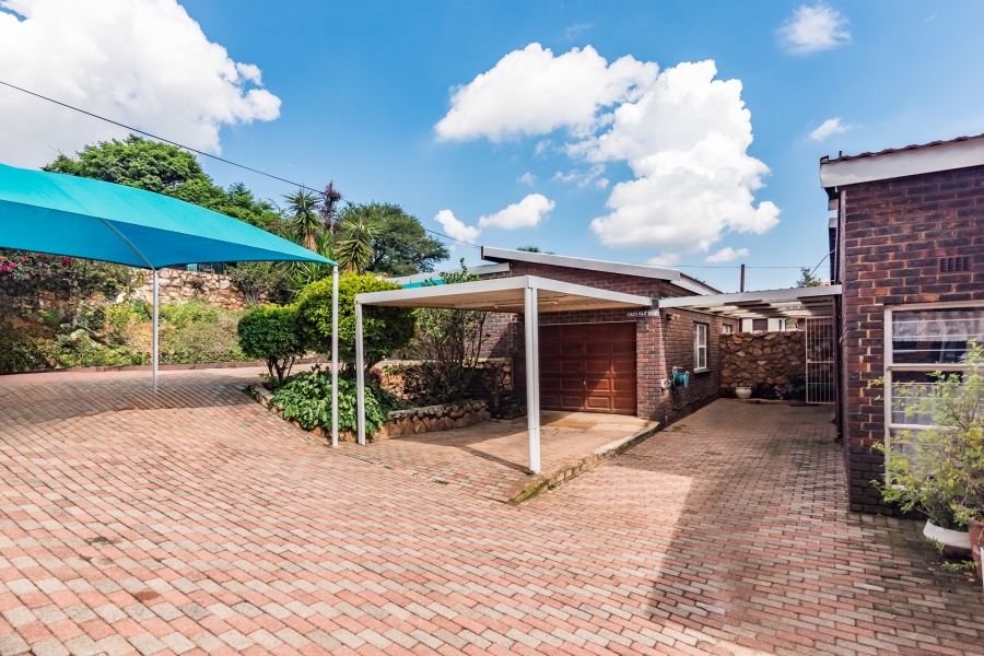 4 Bedroom Property for Sale in Roodekrans Gauteng