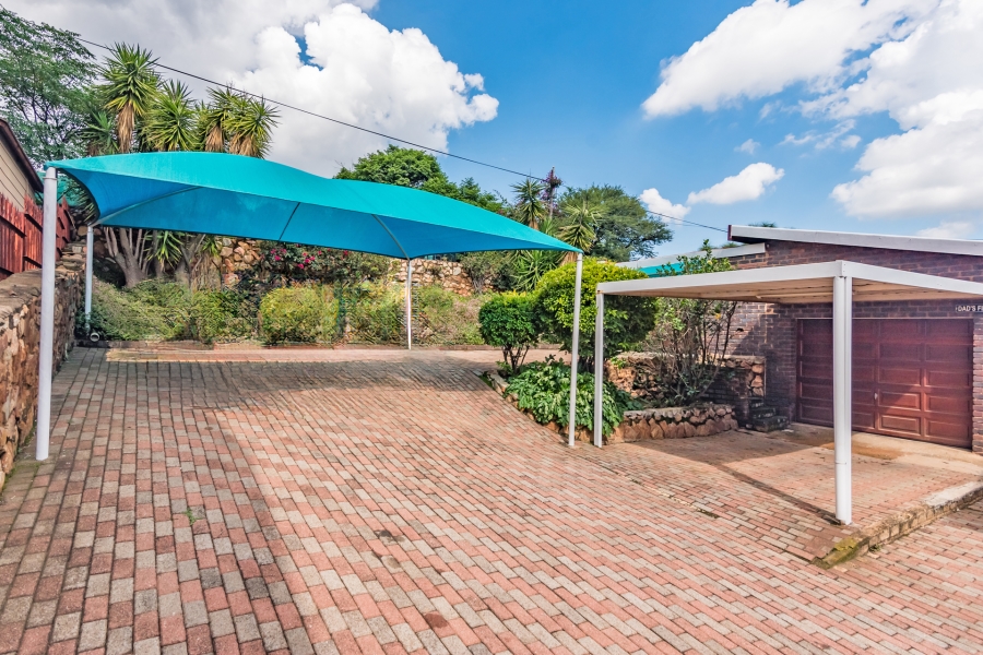 4 Bedroom Property for Sale in Roodekrans Gauteng