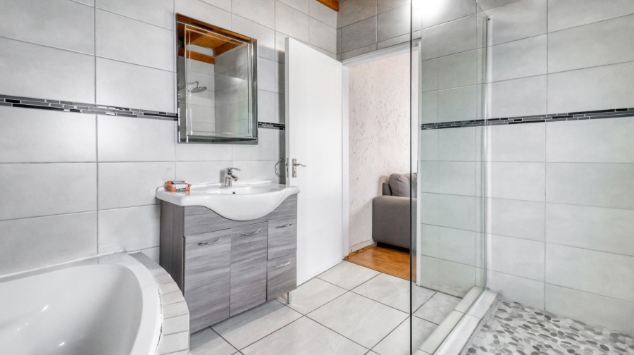 To Let 2 Bedroom Property for Rent in Sunninghill Gauteng