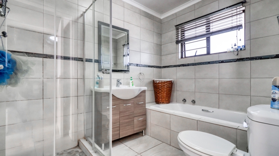To Let 2 Bedroom Property for Rent in Sunninghill Gauteng