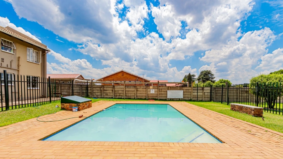2 Bedroom Property for Sale in Ravenswood Gauteng