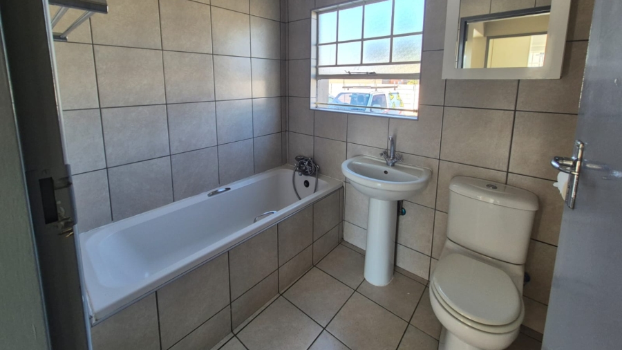 2 Bedroom Property for Sale in Ravenswood Gauteng