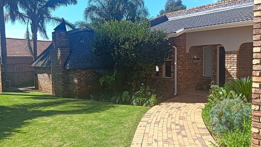 4 Bedroom Property for Sale in Edleen Gauteng