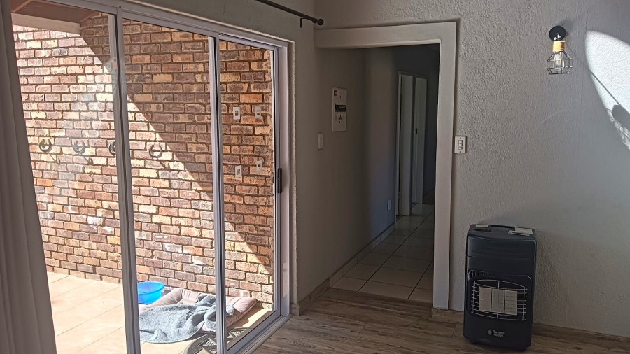 4 Bedroom Property for Sale in Edleen Gauteng