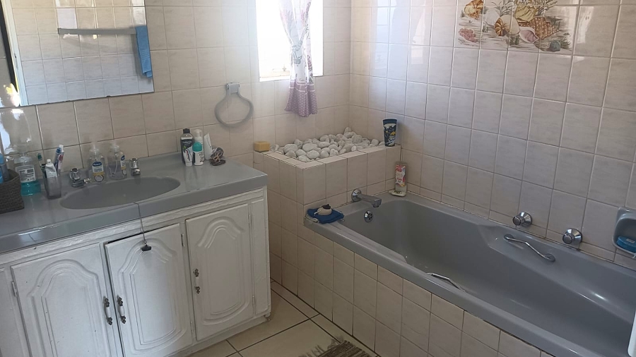 4 Bedroom Property for Sale in Edleen Gauteng