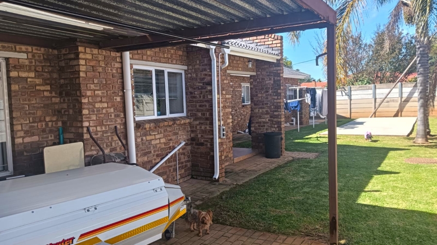 4 Bedroom Property for Sale in Edleen Gauteng