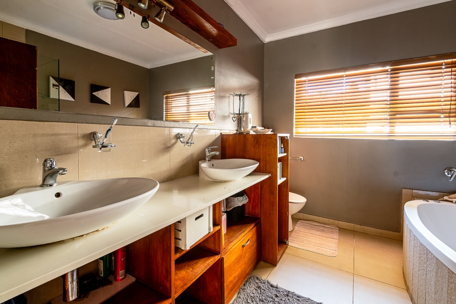 5 Bedroom Property for Sale in Lynnwood Glen Gauteng