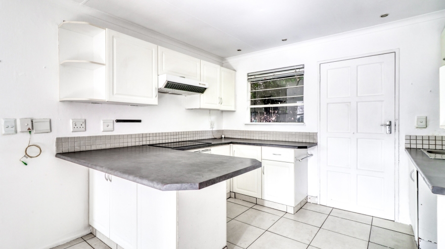 2 Bedroom Property for Sale in Magaliessig Gauteng