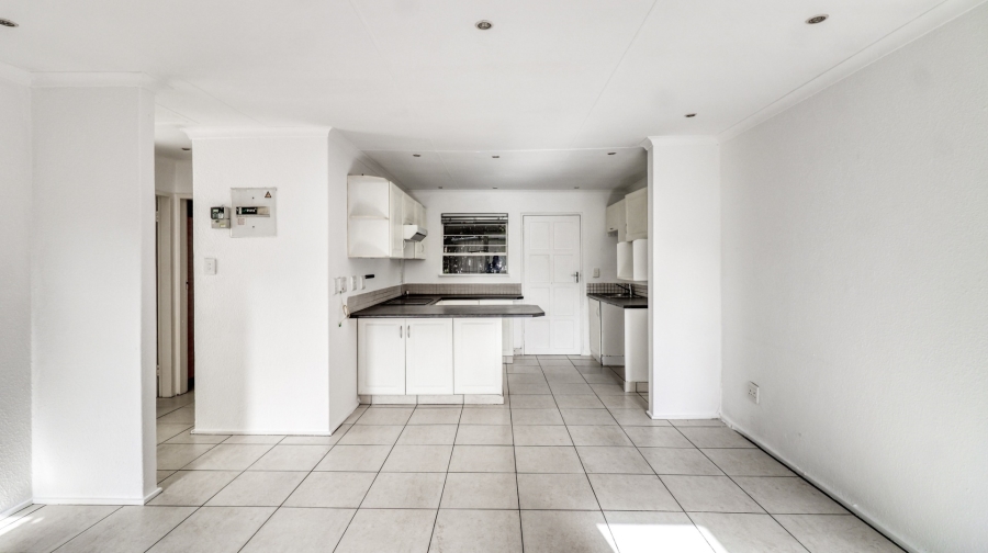 2 Bedroom Property for Sale in Magaliessig Gauteng