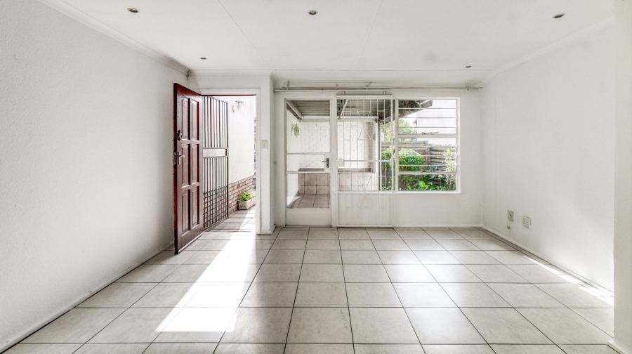 2 Bedroom Property for Sale in Magaliessig Gauteng