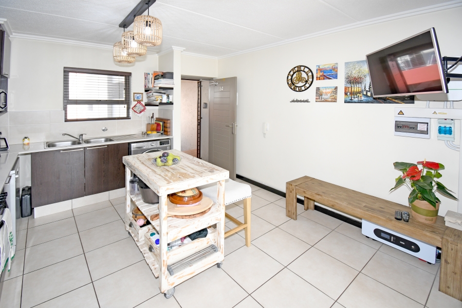 2 Bedroom Property for Sale in Lonehill Gauteng