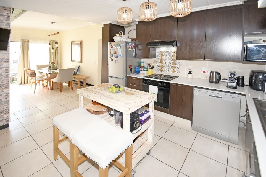 2 Bedroom Property for Sale in Lonehill Gauteng