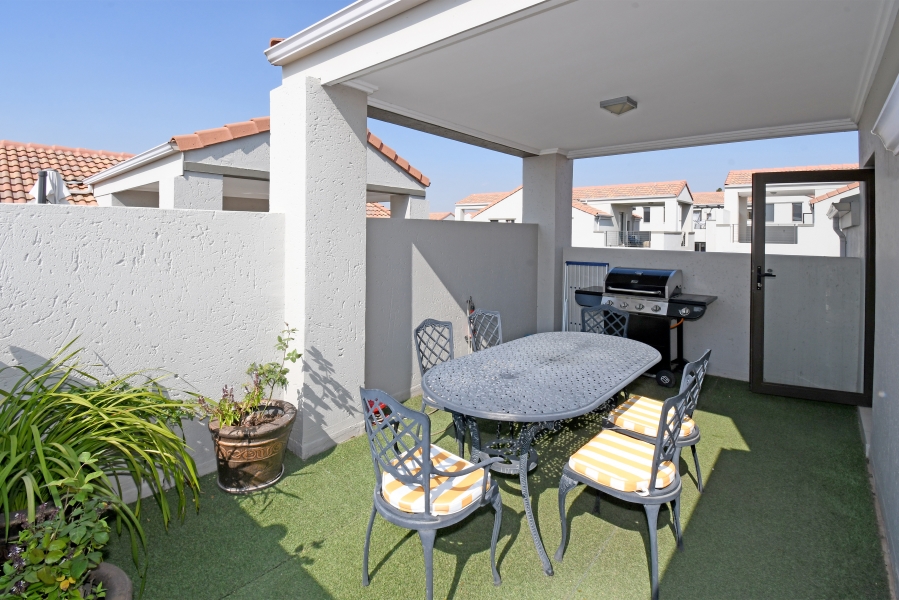 2 Bedroom Property for Sale in Lonehill Gauteng