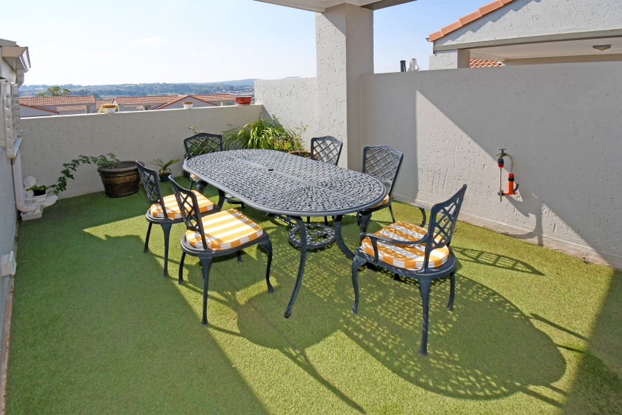 2 Bedroom Property for Sale in Lonehill Gauteng