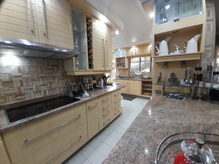 To Let 4 Bedroom Property for Rent in Falcon Ridge Gauteng