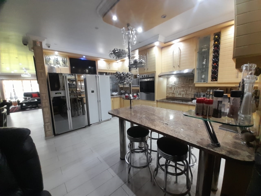 To Let 4 Bedroom Property for Rent in Falcon Ridge Gauteng