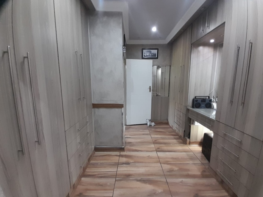 To Let 4 Bedroom Property for Rent in Falcon Ridge Gauteng