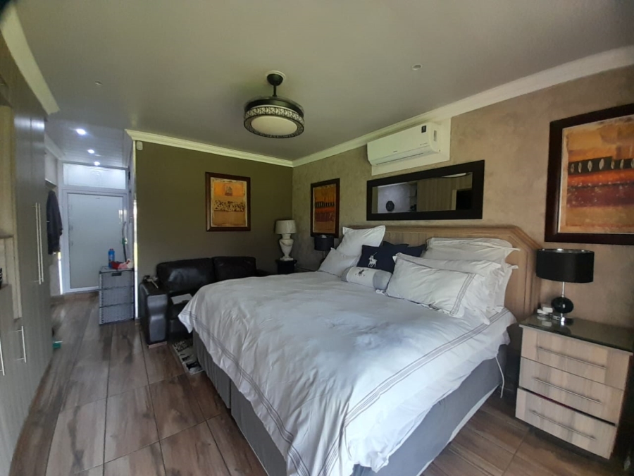 To Let 4 Bedroom Property for Rent in Falcon Ridge Gauteng