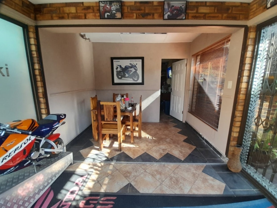 To Let 4 Bedroom Property for Rent in Falcon Ridge Gauteng