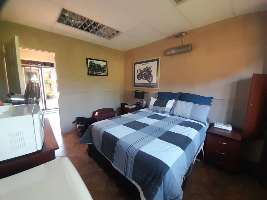 To Let 4 Bedroom Property for Rent in Falcon Ridge Gauteng