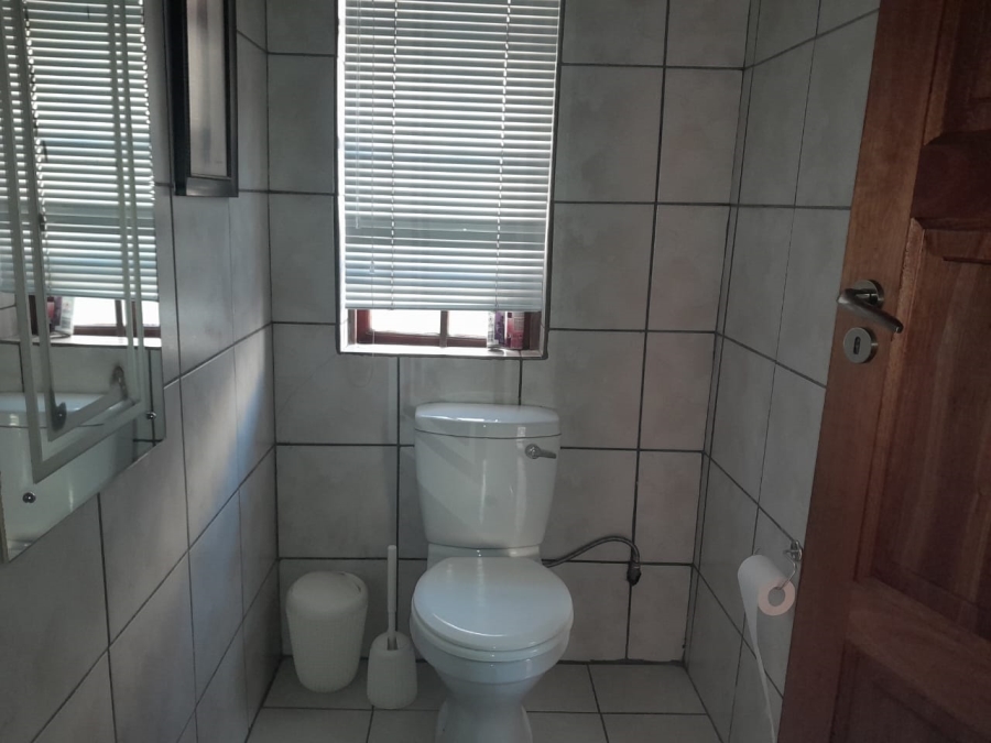 To Let 4 Bedroom Property for Rent in Falcon Ridge Gauteng