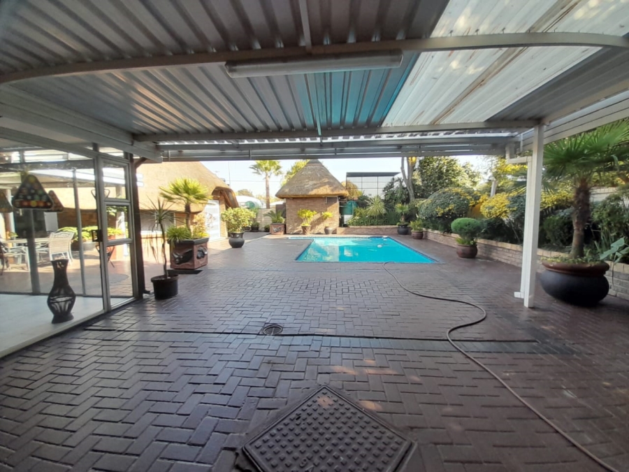 To Let 4 Bedroom Property for Rent in Falcon Ridge Gauteng