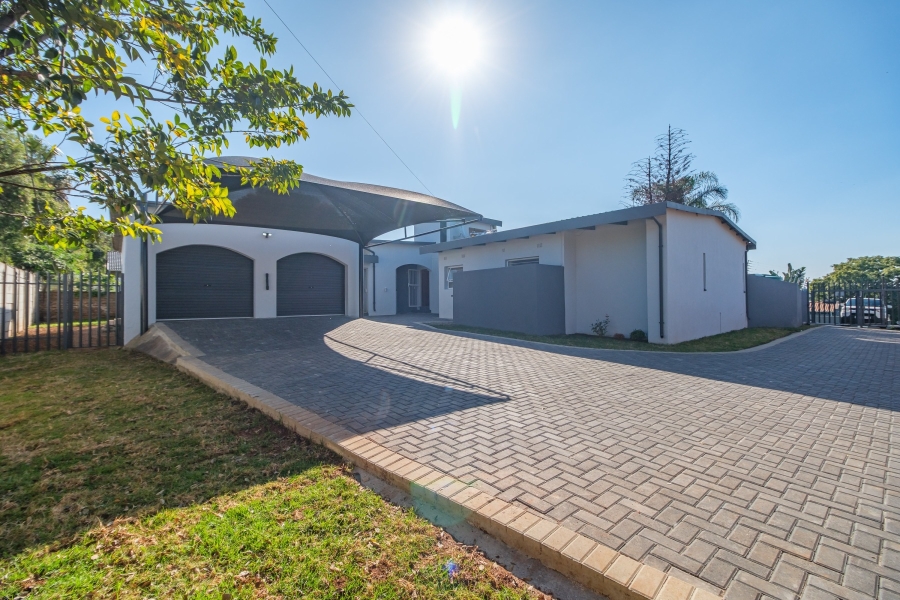 4 Bedroom Property for Sale in Wilro Park Gauteng