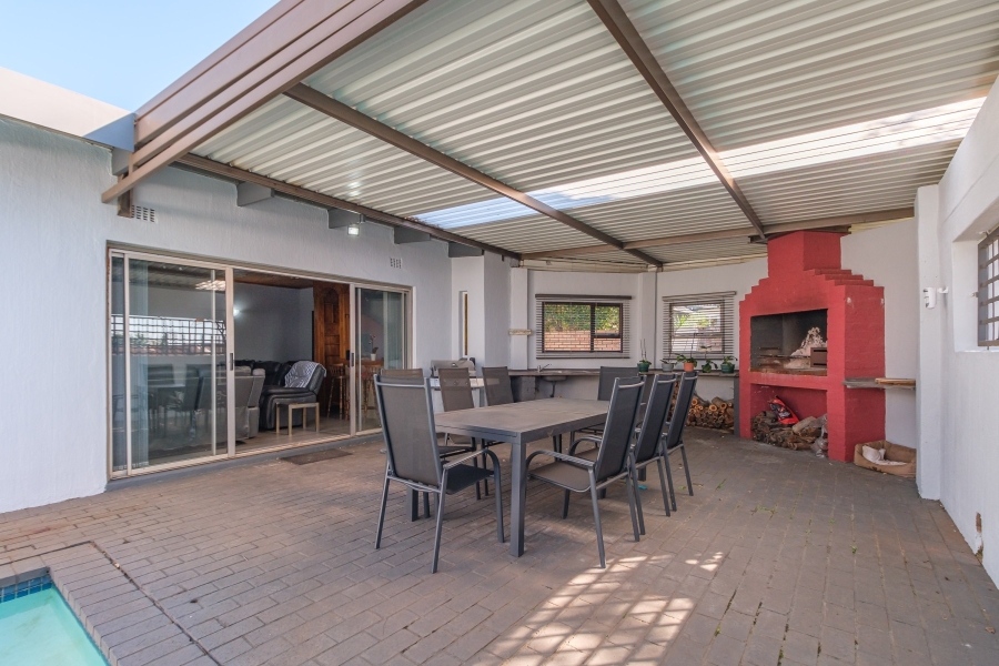 4 Bedroom Property for Sale in Wilro Park Gauteng