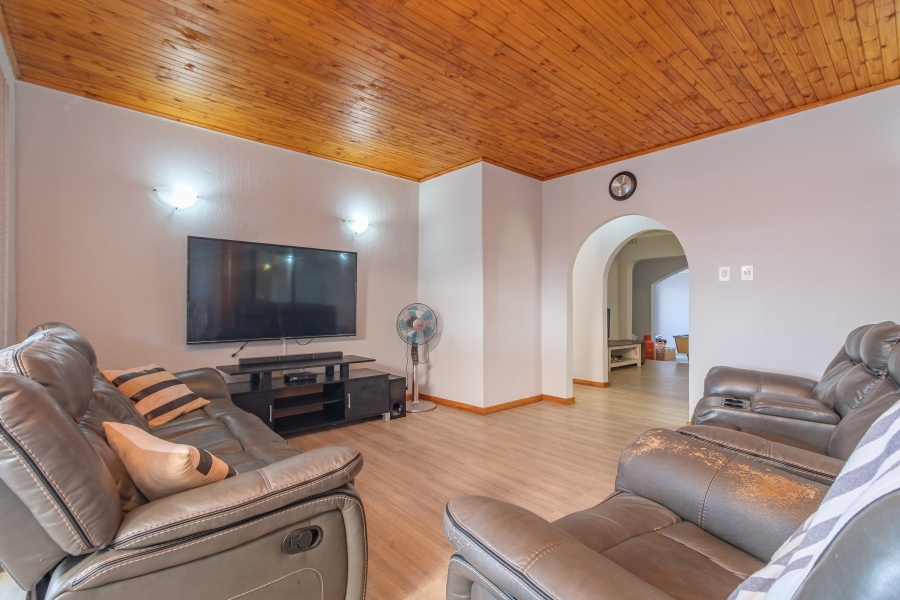 4 Bedroom Property for Sale in Wilro Park Gauteng