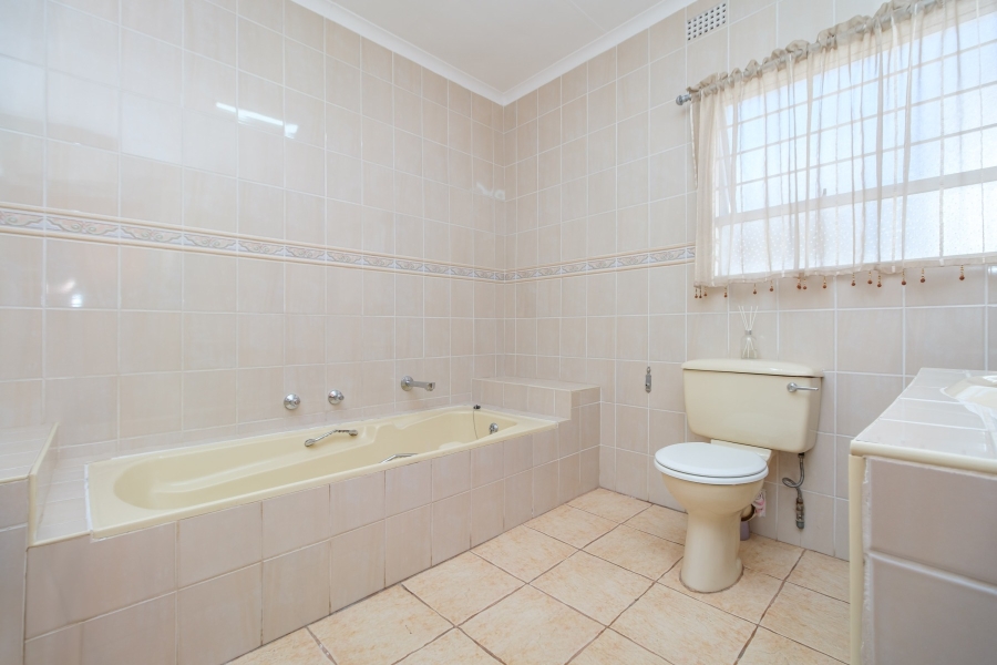 4 Bedroom Property for Sale in Wilro Park Gauteng
