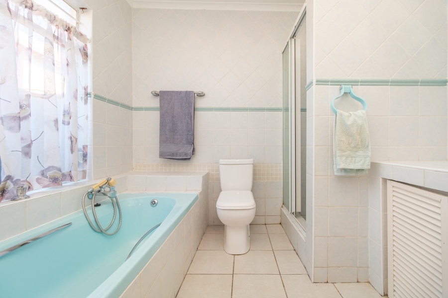 4 Bedroom Property for Sale in Wilro Park Gauteng