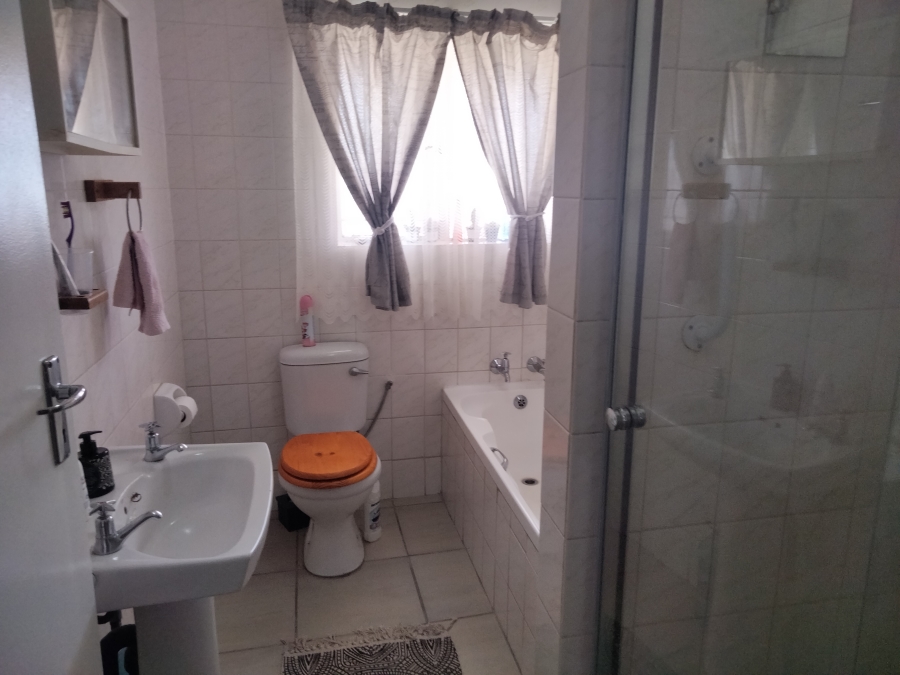 2 Bedroom Property for Sale in Krugersdorp North Gauteng