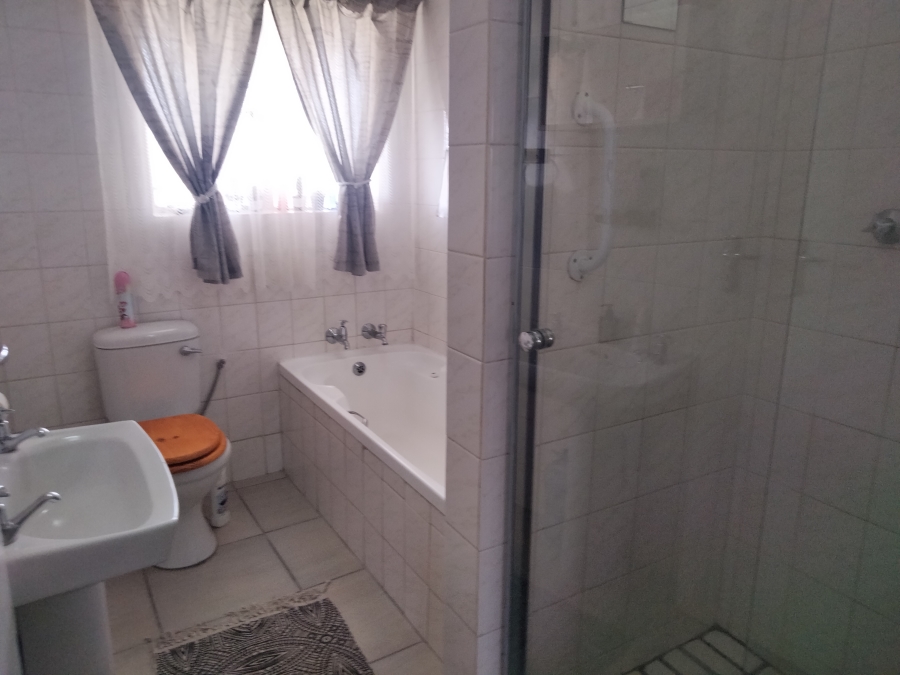 2 Bedroom Property for Sale in Krugersdorp North Gauteng