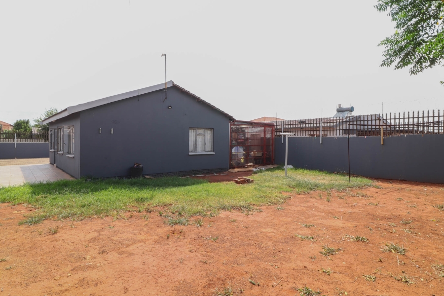3 Bedroom Property for Sale in Lenasia Ext 11 Gauteng