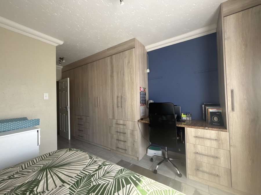 3 Bedroom Property for Sale in Morehill Gauteng