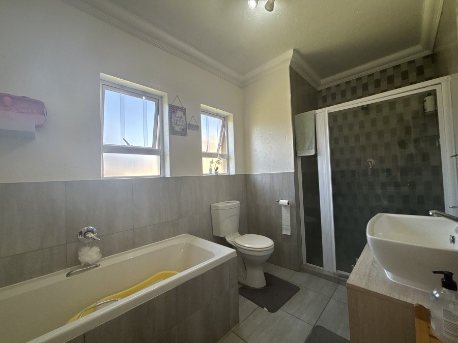 3 Bedroom Property for Sale in Morehill Gauteng