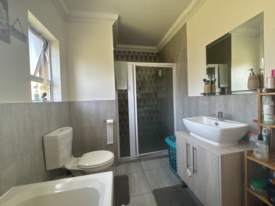3 Bedroom Property for Sale in Morehill Gauteng