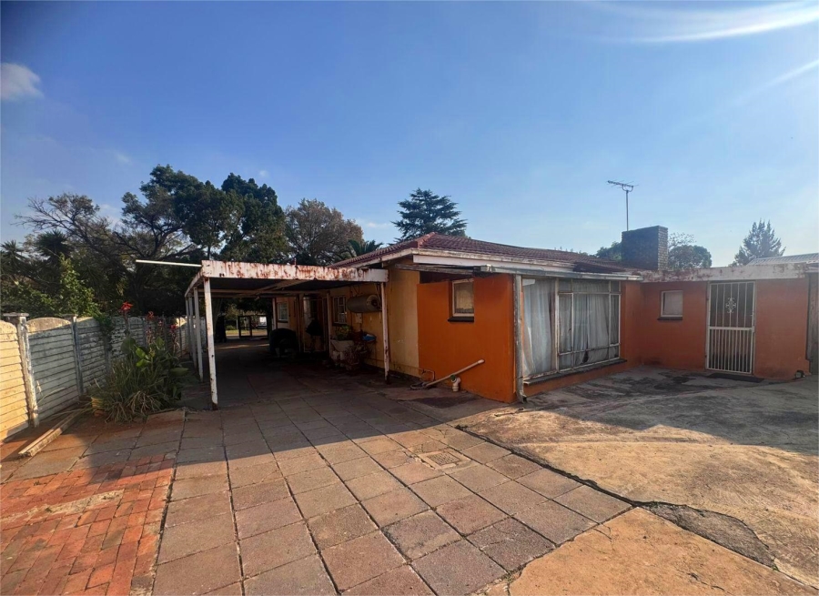5 Bedroom Property for Sale in Clayville East Gauteng