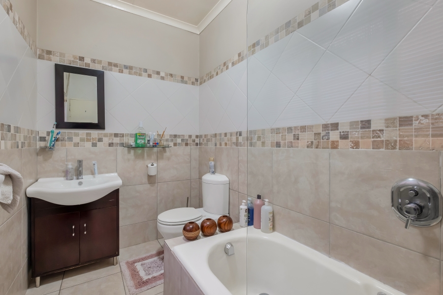 4 Bedroom Property for Sale in Morningside Manor Gauteng